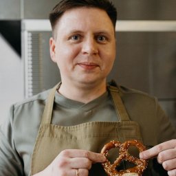 Шеф-пекарь Александр Гацин: мастерство и вкус в каждом изделии Шеф-пекарь Александр Гацин: мастерство и вкус в каждом изделии