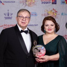 Зрители Ледового дворца аплодировали Суховым за победу песни "Бородато" на престижной премии Зрители Ледового дворца аплодировали Суховым за победу песни "Бородато" на престижной премии